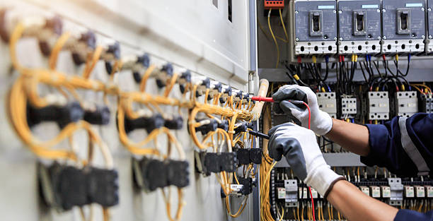 Professional Electrician technician working in Lloyd Harbor, NY
